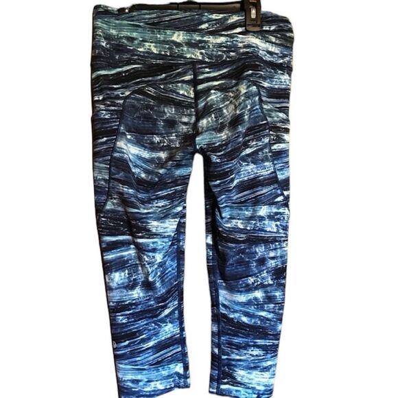 Blue Lululemon patterned crop leggings size 8 - Picture 2 of 3